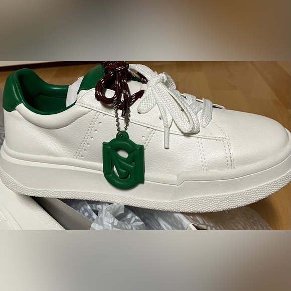 STEVE MADDEN Marvin Sneakers. White/Green Faux Leather (w/ charm)- Size: 7.5 - Picture 5 of 11